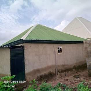 A picture of Kabusa behind Community School