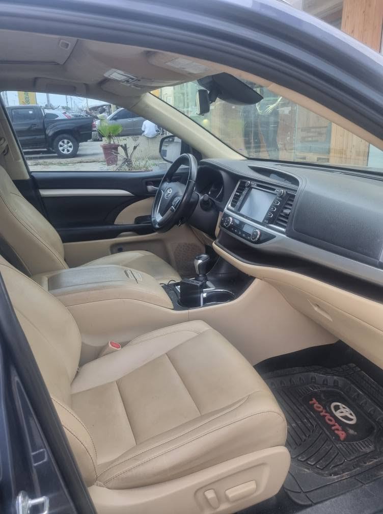 A picture of Toks 2019 toyota highlander in ilorin