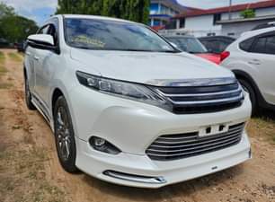 A picture of TOYOTA HARRIER