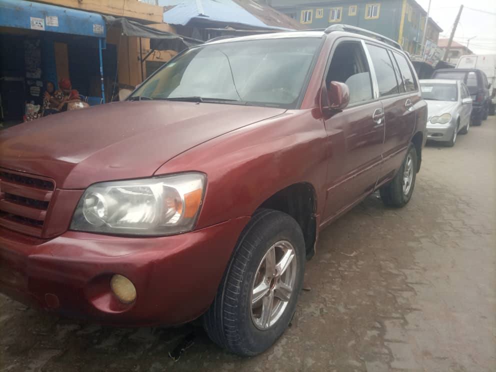 A picture of 08133920452 Toyota Highlander 06 model 3 roll 4 plug engine
