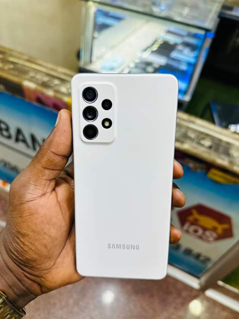 A picture of Samsung galaxy A52