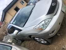 A picture of LEXUS RX330 2005