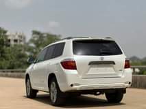 A picture of CLEAN FOREIGN USED TOYOTA HIGHLANDER 2010 MODEL 8M NET PRICE