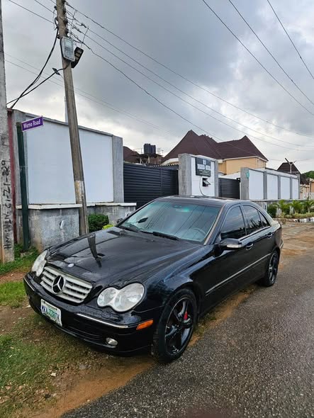 A picture of 2004 MERCEDES BENZ C230 v4 2004