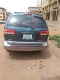 A picture of Toyota sienna very clean Engine and gear very good Going
