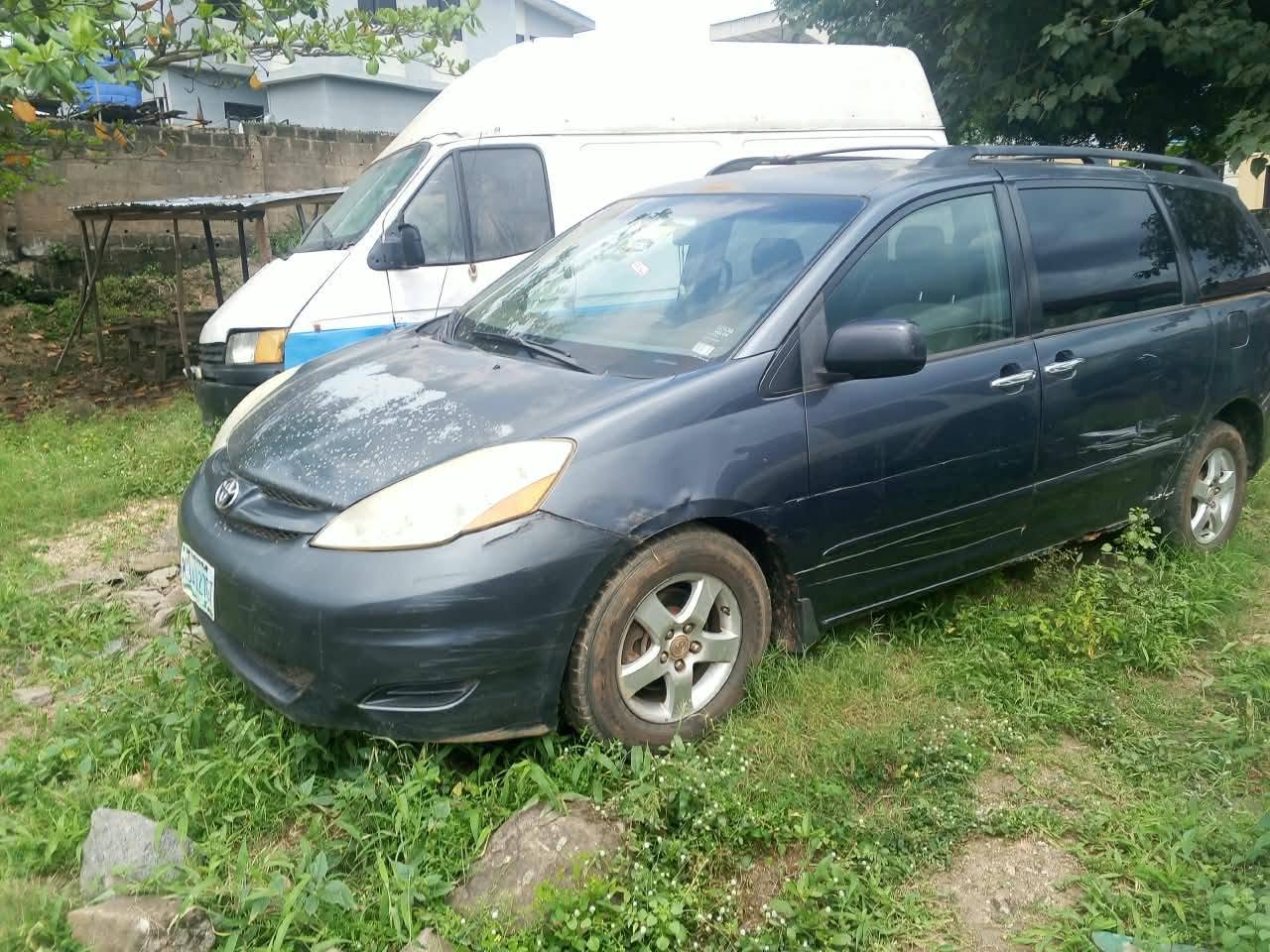A picture of Toyota Sienna 2008 first body