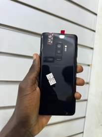 A picture of Samsung S9 plus 64gb 4gb ram 390k clean no cracks