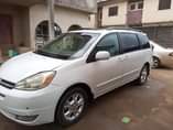 A picture of Toyota sienna 06 xle full option