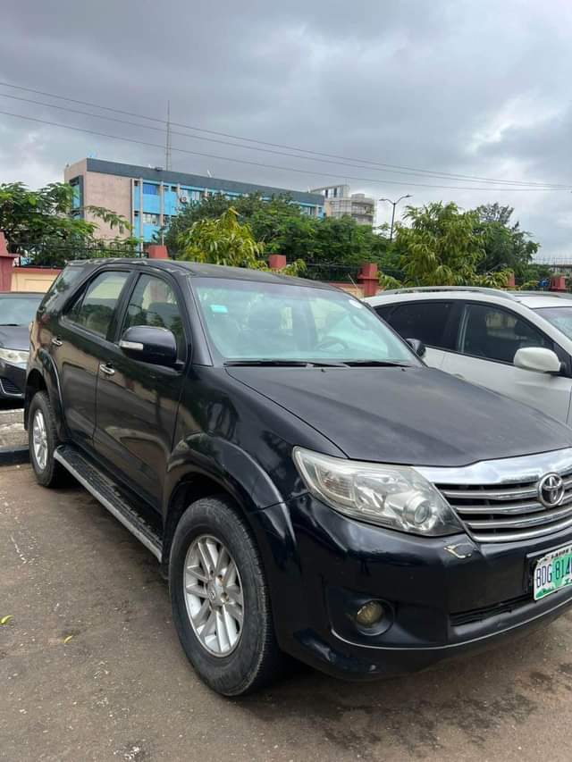 A picture of Toyota Fortuner 2012