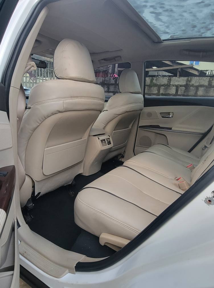 A picture of UNREGISTERED TOYOTA VENZA FULLEST OPTION