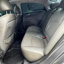A picture of Hyundai Sonata 2012