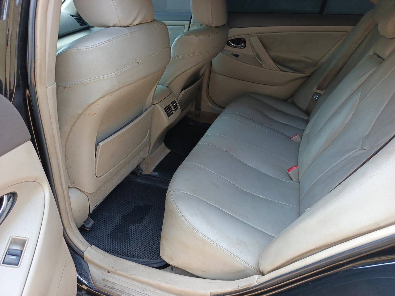 A picture of 011 Toyota Camry
