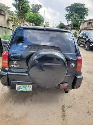 A picture of Toyota rav4 2003