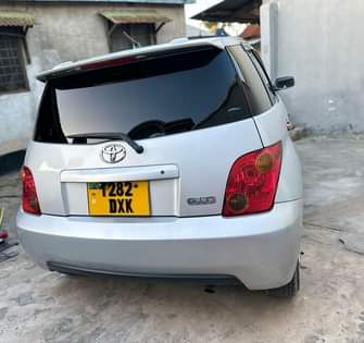 A picture of Toyota Isti