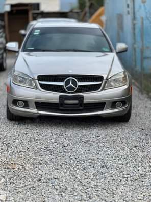 A picture of This super sharp faultless 2009 c300 ALOY RIM Over neat