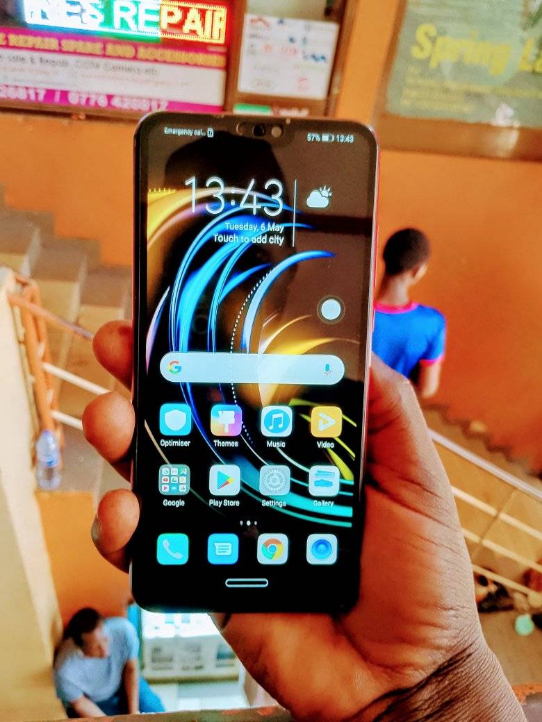 A picture of Huawei honor 8x