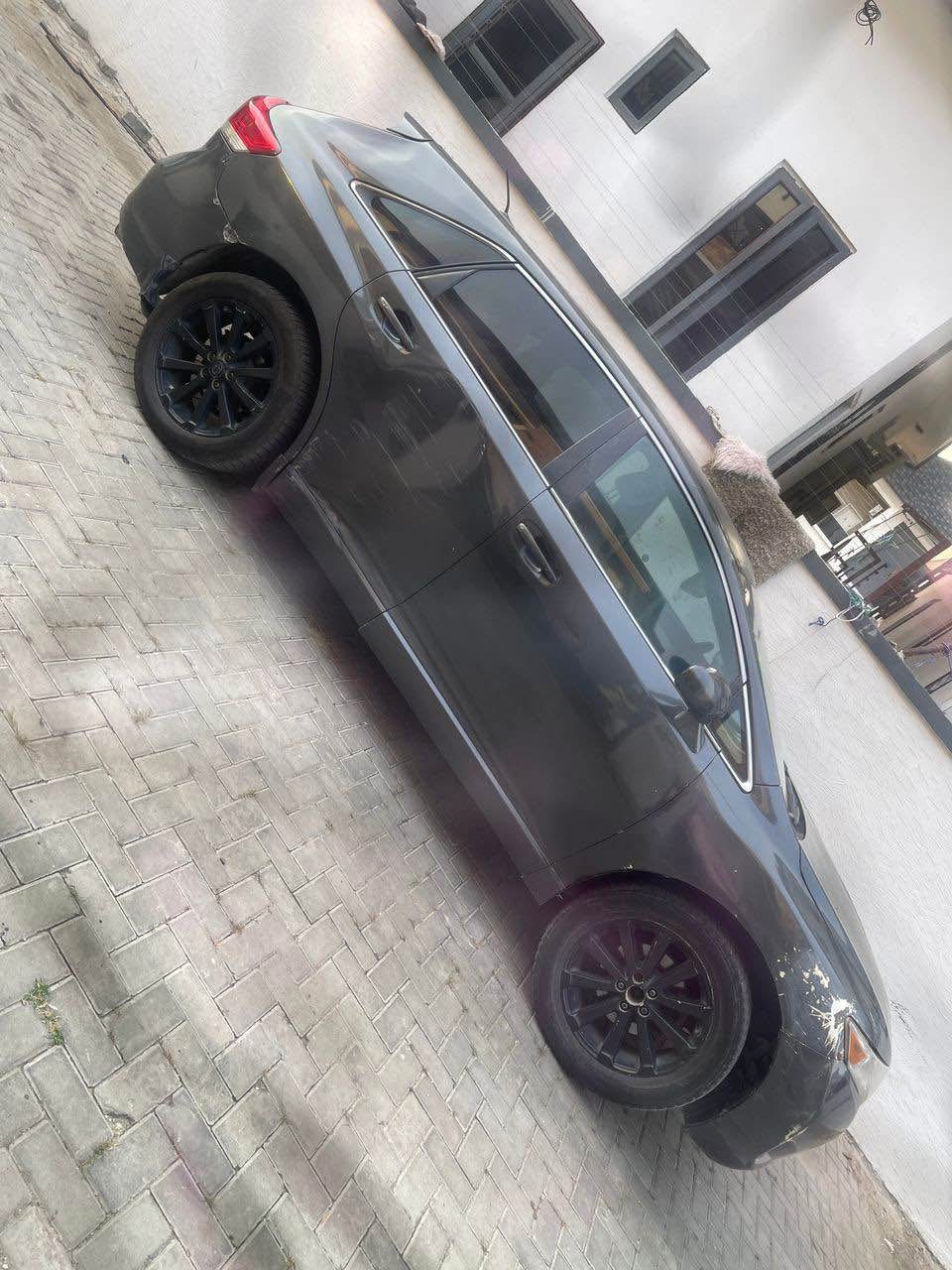 A picture of Toyota venza 4plugs basic Buy and paint or bake engine