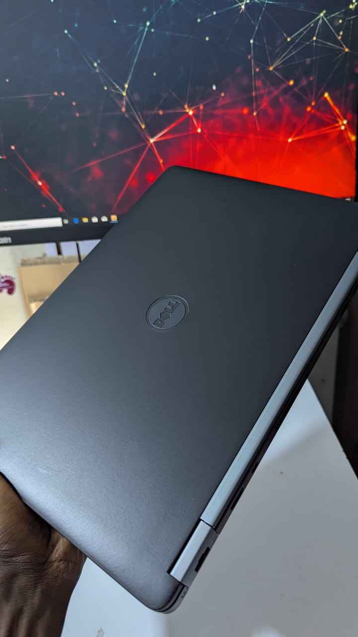 A picture of Dell 7390 i5 8th Gen touch screen 8gb ram 256ssd