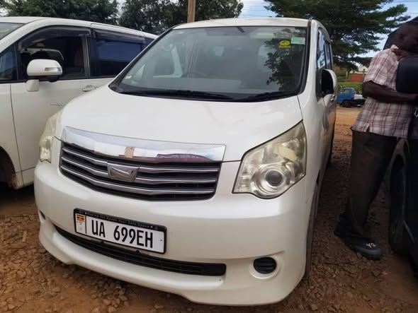 A picture of Toyota noah 4wd