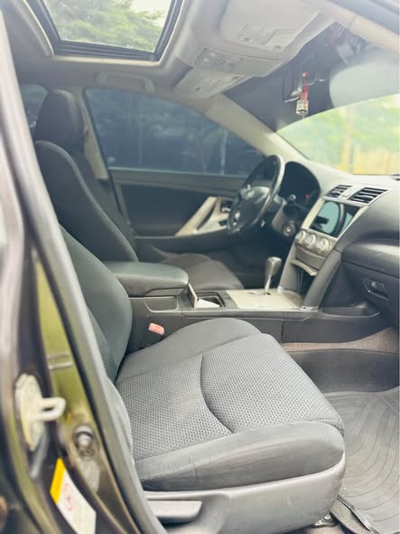 A picture of TOYOTA CAMRY SE 2010 1st body