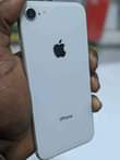 A picture of iPhone 8plain Gb64 BH 98 FINGERPRINT True tone Official