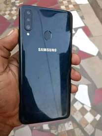 A picture of Samsung a20s