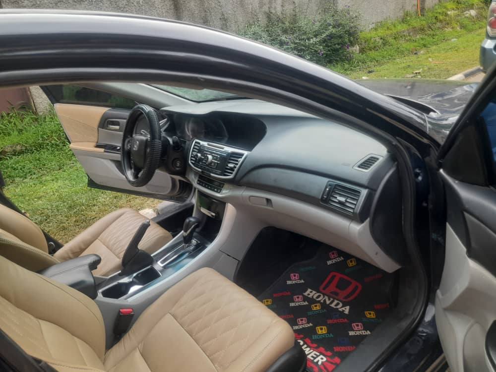 A picture of Distress 2014 Honda Accord