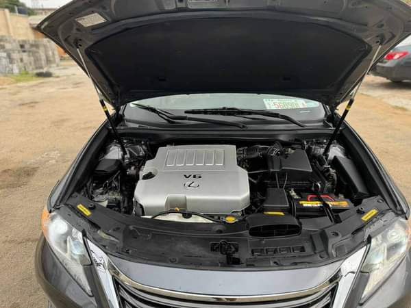 A picture of Exquisite 2014 ES350 full option Park assist n sensors all