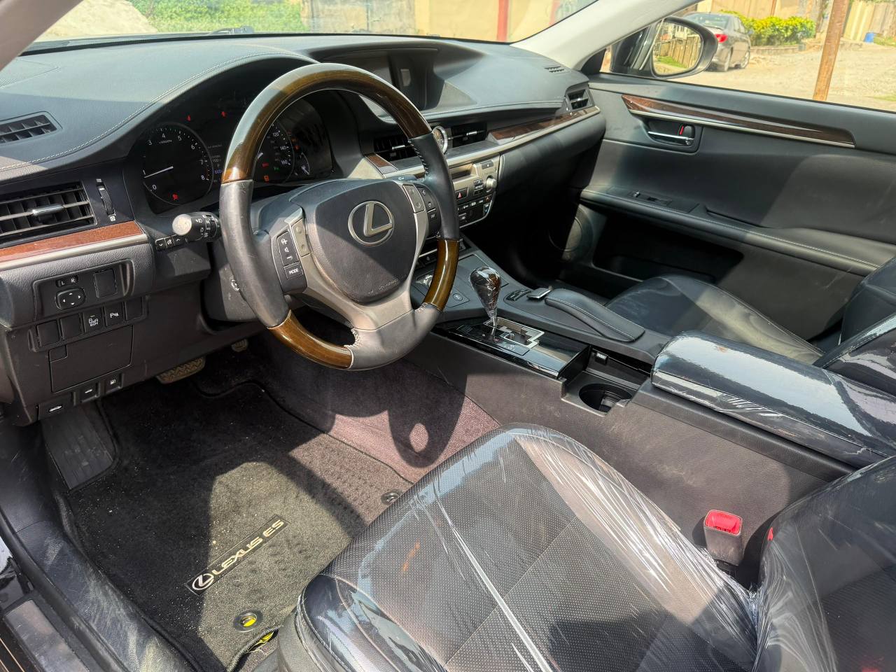 A picture of Foreign used 2013Lexus ES350