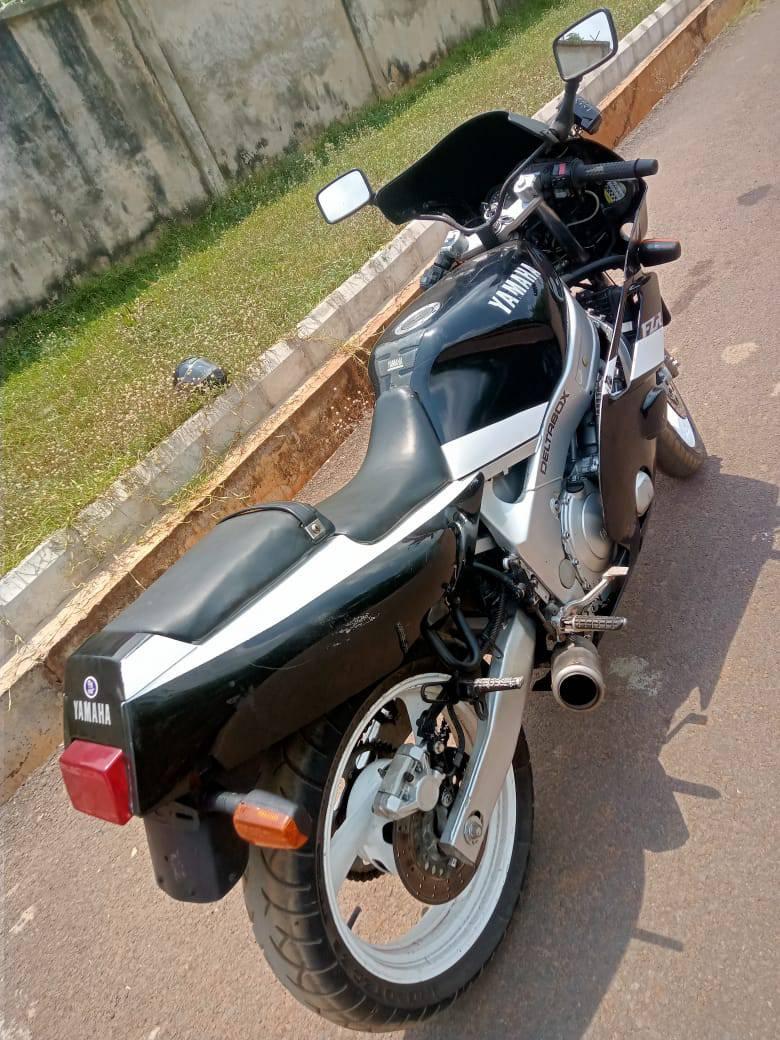 A picture of YAMAHA FZR 600CC GENESIS 4 CYLINDER 4 PLUG 16 VALVE