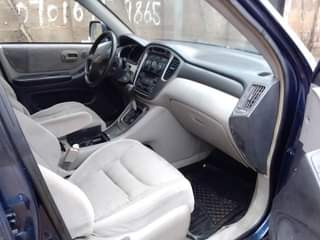 A picture of Toyota highlander 2004