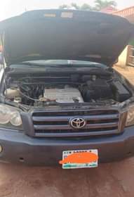 A picture of First body Toyota hilander 06 model 3 row engine gear