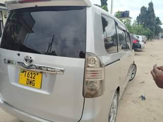 A picture of TOYOTA NOAH NEW MODEL 2008