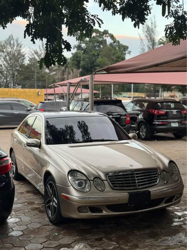 A picture of MERCEDES BENZ E350 2005
