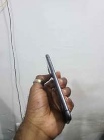 A picture of Iphone 11 64gb