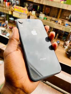 A picture of iPhone XR 64Gb at 560k