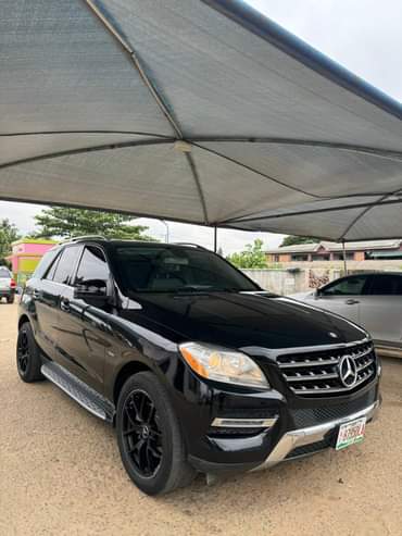 A picture of Preowned Registered but barely used 2013 ml350 FIRST BODY 10