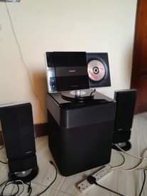 A picture of Philips Bluetooth machine home cinema system wtt1500