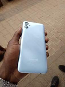 A picture of SAMSUNG A04E