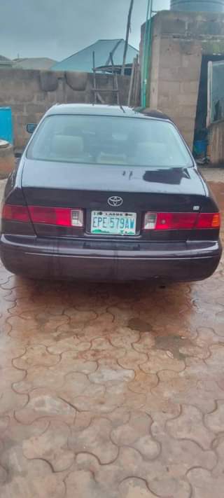 A picture of 2002 Toyota Camry droplight Painting on first body