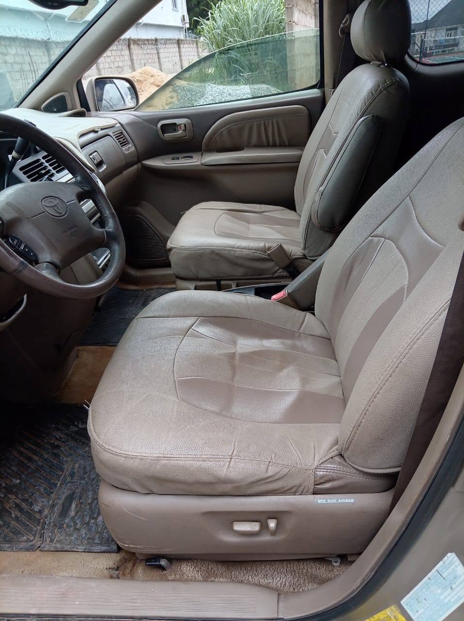 A picture of Toyota siena 02 model
