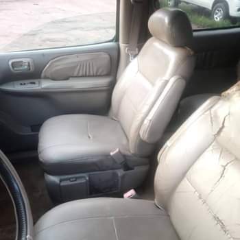 A picture of Toyota Sienna 2002
