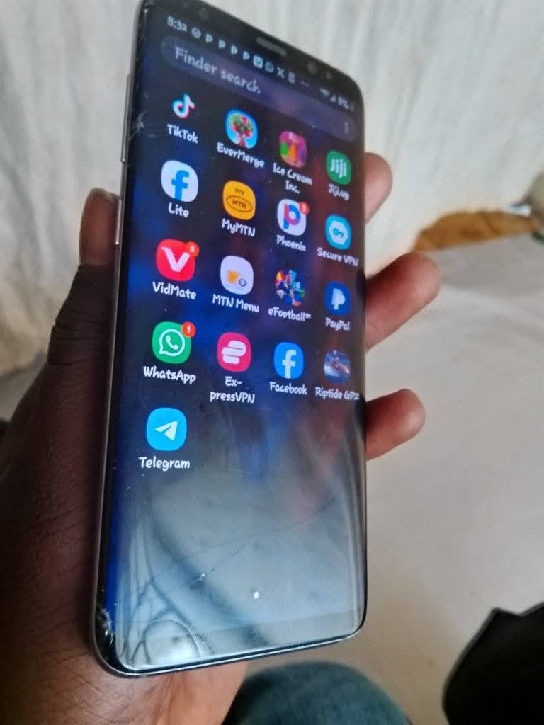 A picture of Samsung Galaxy s8 slightly cracked. 64gb 4gbram clear cameras at