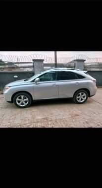 A picture of London used Rx350 2010 model unregistered First body f Bluetooth
