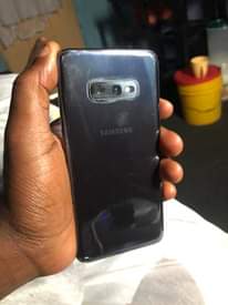 A picture of samsung Galaxy s10e ram 6 gb 128