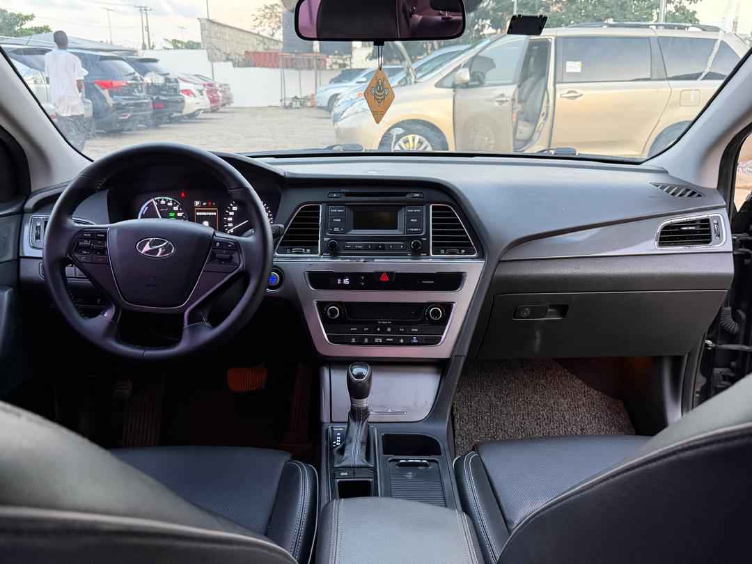 A picture of Hyundai Sonata 2018 hybrid