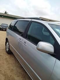 A picture of sharp Toyota sienna 06 partially first bod