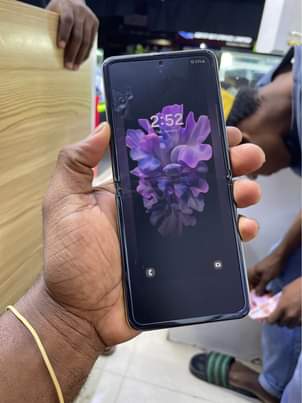 A picture of Samsung Galaxy Z Flip