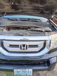 A picture of A sharp first body Honda pilot engine quiet gear very
