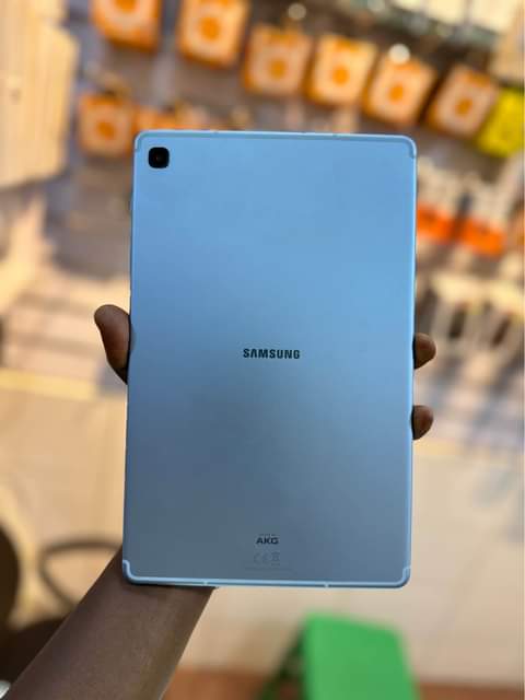 A picture of Galaxy S6 lite